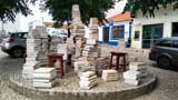 Monumento de Livros em Marmore